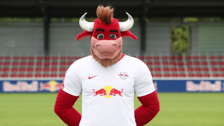 RB Leipzig: Angelehnt an Sponsor Red Bull heißt das  Maskottchen Bulli. Ein roter Bulle, der vor allem vor den Heimspielen der Leipziger für eine aufgeheizte Stimmung sorgt. 