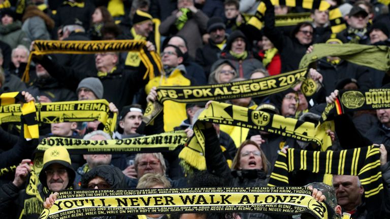 500 BVB-Fans droht die Kündigung ihres Dauerkarten-Abos. 