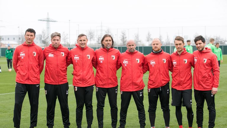 FC Augsburg: Der FCA sucht seit Jahren vergebens nach einem Maskottchen. Viele Vorschläge, unter anderem ein Wiesel wurden wieder verworfen. Die Augsburger haben bis jetzt keine würdige Symbolfigur den Zuschauern vorstellen können.