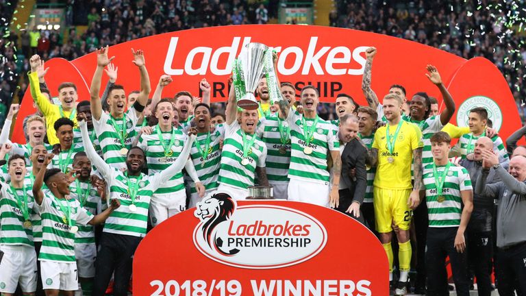 Acht Mal: Celtic Glasgow (Schottland) - durchgehende Meister seit 2011/12. Am 19. Mai 2019 feiert Celtic Glasgow die achte Meisterschaft in Folge.