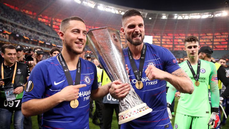 Eden Hazard (l.) führt den FC Chelsea zum Sieg im Finale der Europa League gegen den FC Arsenal. 