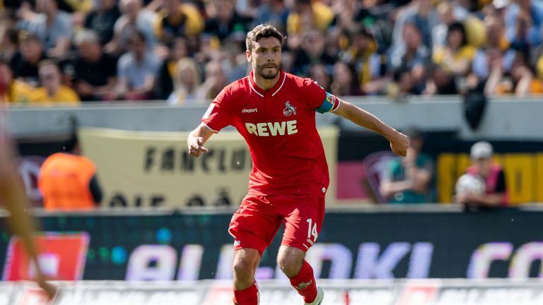 Jonas Hector trägt auch in der kommenden Saison die Binde.