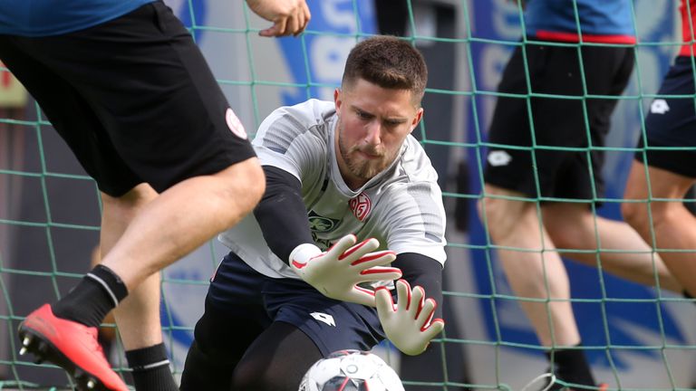Jannik Huth stammt aus der Jugend der Mainzer.