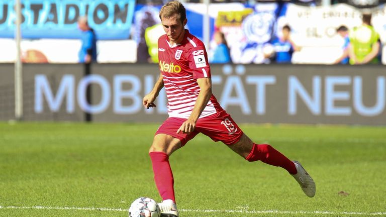 Jonas Föhrenbach war zuletzt an Jahn Regensburg ausgeliehen.