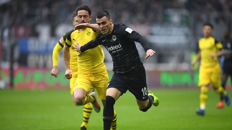 Eintracht Frankfurt verpflichtet Filip Kostic bis 2023.