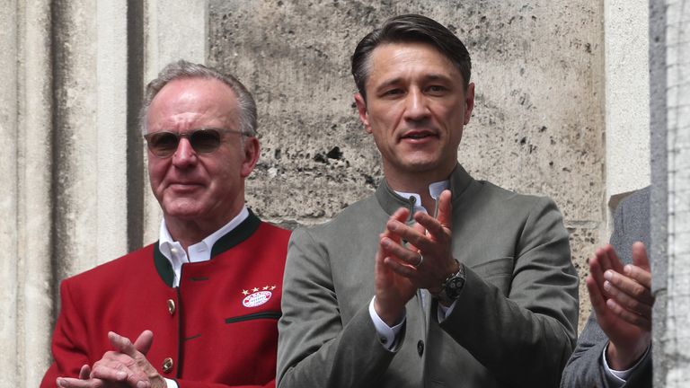 Karl-Heinz Rummenigge (l.) verteidigt sein Verhalten gegenüber Trainer Niko Kovac (r.).