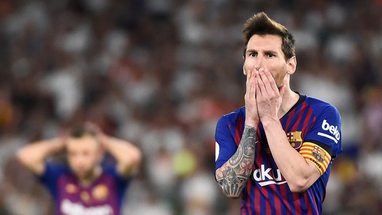Der FC Barcelona verliert das spanische Pokalfinale. Barcelonas Anschlusstreffer durch Lionel Messi 17 Minuten vor dem Ende war für Barça zu wenig. Valencia siegte mit 2:1.