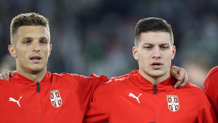 Bei Frankfurt spielen insgesamt neun A-Nationalspieler. Die meisten laufen für Serbien auf. Darunter Luka Jovic (r.) und Mijat Gacinovic (l.).