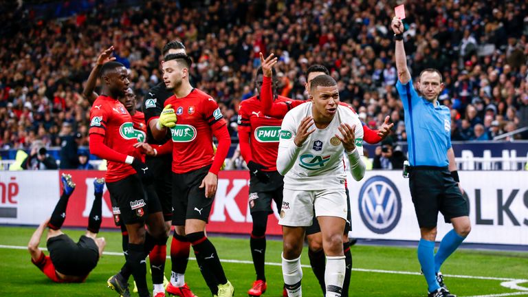 Kylian Mbappe sah gegen Rennes die Rote Karte.