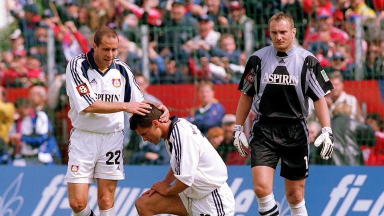 Michael Ballack leitete mit einem Eigentor am letzten Spieltag die bittere 0:2-Pleite gegen Unterhaching ein, die Leverkusen 2000 die Meisterschaft kostete.