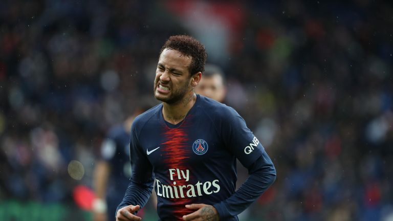 PSG-Superstar Neymar wird für drei Spiele gesperrt.