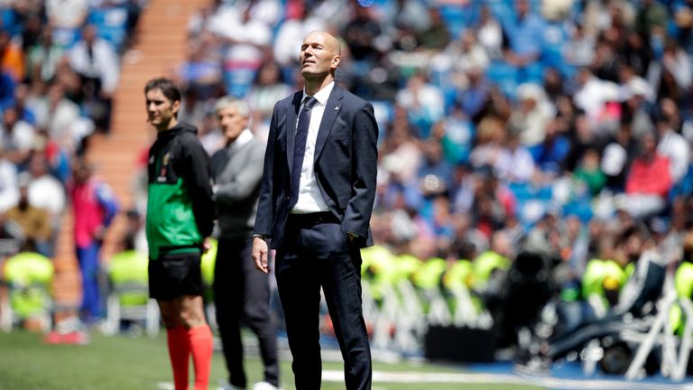 Real Madrid verliert mit Trainer Zinedine Zidane gegen Betis Sevilla mit 0:2.