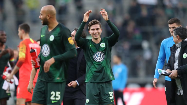 Elvis Rexhbecaj verlängert seinen Vertrag in Wolfsburg bis 2023.