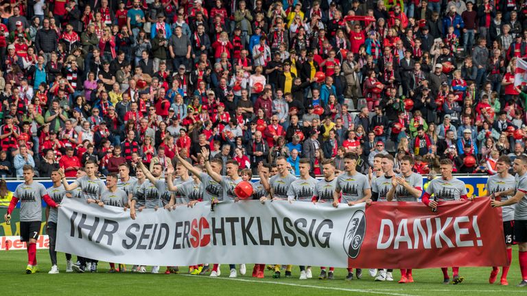 SC Freiburg: Füchsle heißt das Maskottchen der Breisgauer. Seit 2011 ist es bei jedem Freiburger Heimspiel an der Seitenlinie mit dabei. Ursprünglich war der rote Fuchs nur ein Comic, mittlerweile sieht man das Plüschtier des öfteren im Stadion.   