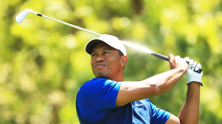 Tiger Woods erwischt einen schwachen Start.