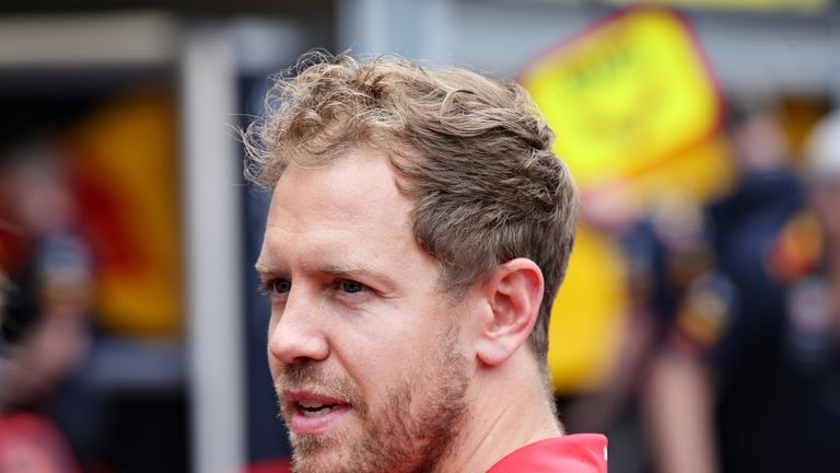 Sebastian Vettel gedenkt Niki Lauda.