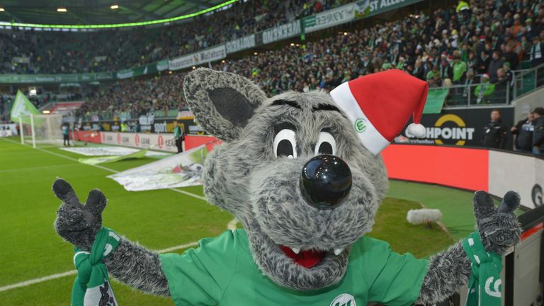 VfL Wolfsburg: Wölfi, knuddelig und gut gelaunt. Das Maskottchen des Vizemeisters ist - wie sollte es auch anders sein - ein Wolf. Der fast zwei Meter große, grauhaarige Wolf mit großen Ohren ist die Identifikationsfigur der Wölfe.