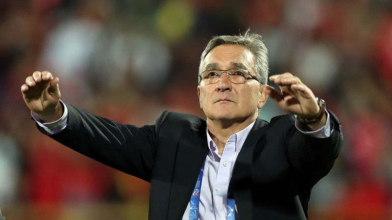 Trainer Branko Ivankovic soll sein Restgehalt in bar ausgezahlt bekommen.