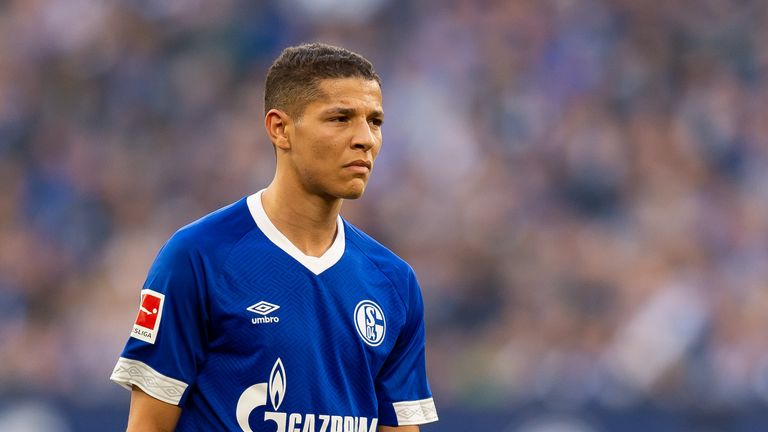 Auch die Zukunft von Amine Harit ist derzeit noch offen. Offenbar möchte er ein Gespräch mit Coach Wagner abwarten, doch die möglichen Verpflichtung von Rafael Camacho zeigt, dass S04 langfristig nicht mit dem offensiven Mittelfeldspieler plant. 