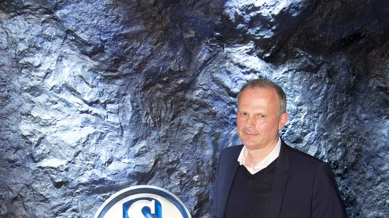 Schalkes Sportvorstand Jochen Schneider kennt Rene Grotus aus gemeinsamen Zeiten bei RB Leipzig.
