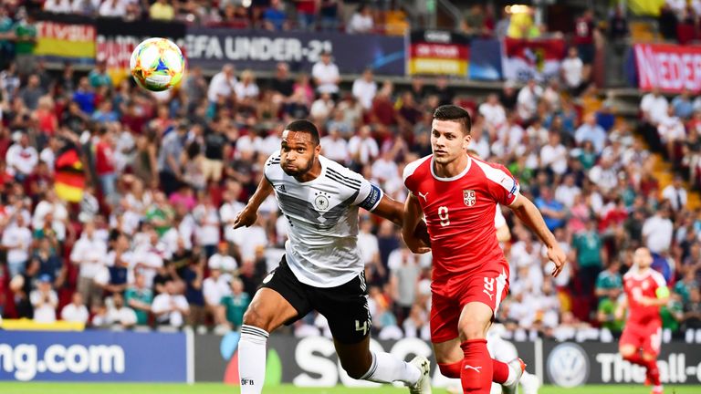 Jonathan Tah: Seine Präsenz hilft dem ganzen Team. Tah wirkt wie der Turm in der Schlacht, löst viele Situationen mit Robustheit oder Stellungsspiel. Er offenbart teils Tempodefizite gegen flinke Gegner, leistete sich einen Patzer gegen Österreich.