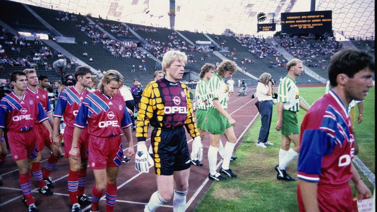 Im Sommer des Jahres 1994 wechselt der Titan vom KSC zu den Bayern. Sein erstes Spiel bestreitet er im Super Cup gegen den SV Werder Bremen. Die Münchner verlieren 1:3. 