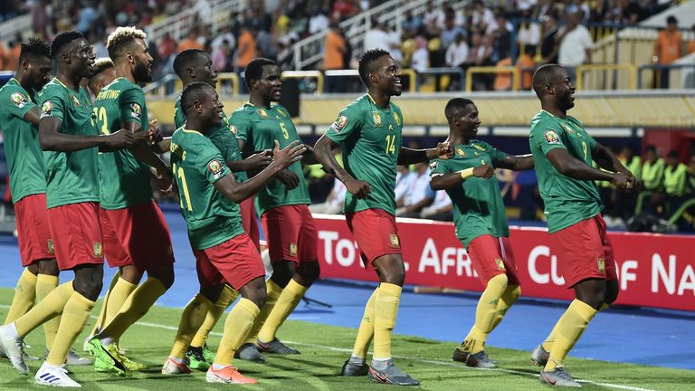 Titelverteidiger Kamerun bejubelt den Auftaktsieg beim Afrika-Cup.