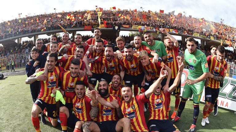 Den direkten Aufstieg packt zudem US Lecce. Erst zum zweiten Mal schaffen die Italiener den Sprung in die Serie A. 