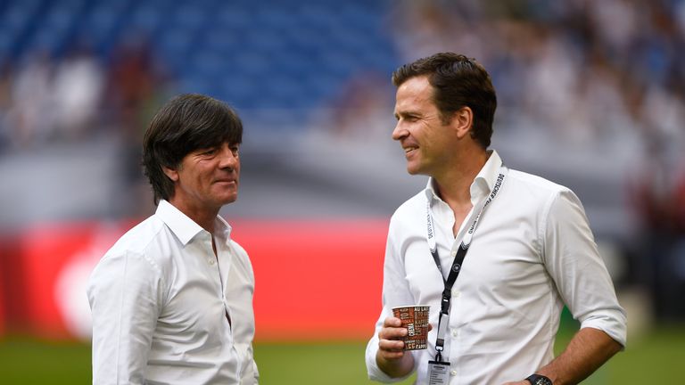 Bundestrainer Joachim Löw und Manager Oliver Bierhoff freuen sich über die Erfolge der U21-Nationalmannschaft.