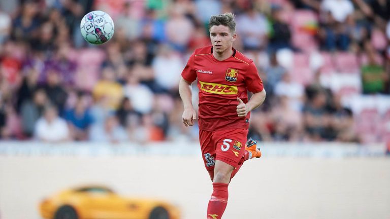 Der dänische U21-Nationalspieler Mads Pedersen wird zukünftig den FC Augsburg verstärken.