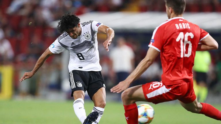 Mahmoud Dahoud: Spielerisch gehört er zu den größten Talenten im Kuntz-Team. Seine Schussstärke konnte er bisher einmal erfolgreich unter Beweis stellen. Dahoud bewegt sich gut in den Räumen, manchmal fehlt ihm noch das Timing bei seinen Pässen.