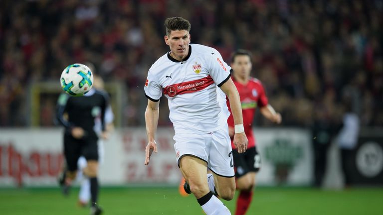 Auch Mario Gomez hat seine Wurzeln in der VfB-Jugend und entwickelte sich in Stuttgart zum Profi. Ein Wechsel zum FC Bayern, AC Florenz, Besiktas und zum VfL Wolfsburg folgten, eher er als Top-Stürmer nach Stuttgart zurückkehrte. 