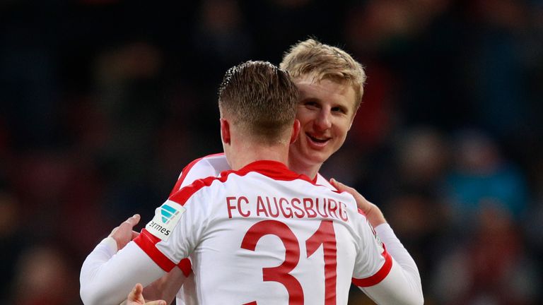 Mit Philipp Max (vorne) und Martin Hinteregger (hinten) könnten den FCA noch prominente Namen verlassen.