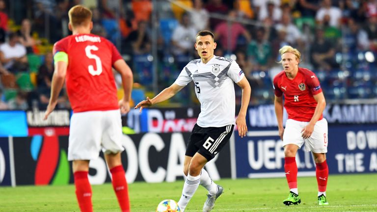 Maximilian Eggestein: Überzeugt mit Ruhe am Ball und guten Balleroberungen. Sein Spiel wirkt sehr reif, hilft in kritischen Momenten. Offensiv könnte er noch häufiger in Erscheinung treten. Seinen guten Abschluss konnte er noch nicht häufig setzen.