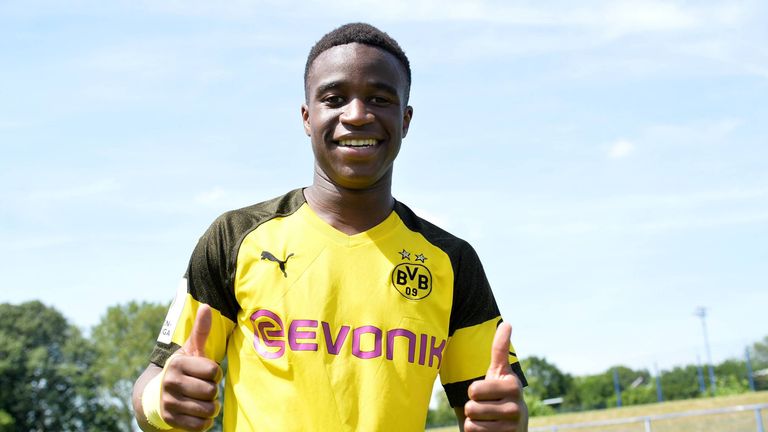 Youssoufa Moukoko läuft in der nächsten Saison für die U19 von Borussia Dortmund auf.