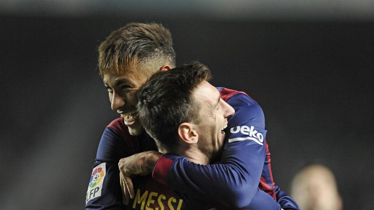 Neymar und Lionel Messi spielten zwischen 2013 und 2017 gemeinsam für den FC Barcelona.