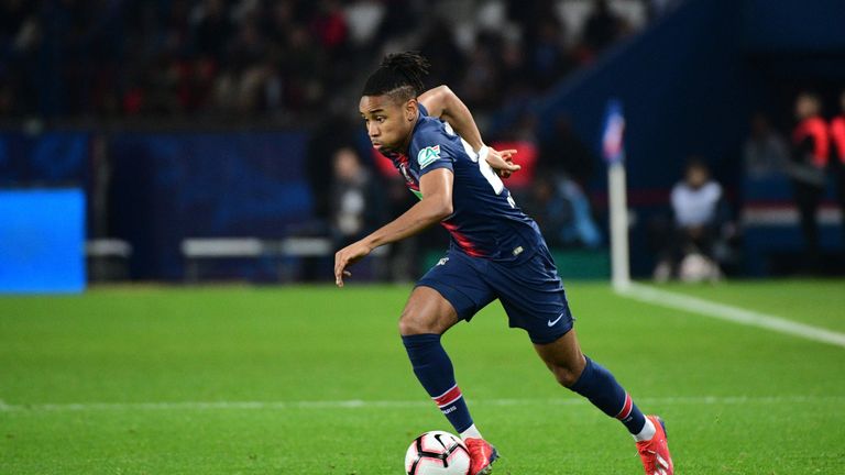 Sky Informationen zu Folge steht das junge Talent von PSG kurz vor einem Wechsel zu RB Leipzig.