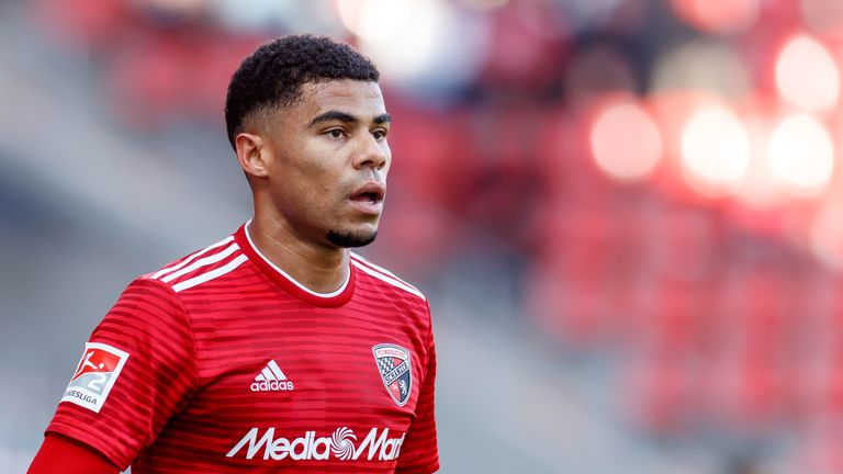 Der VfL Wolfsburg verpflichtet Paulo Otavio.