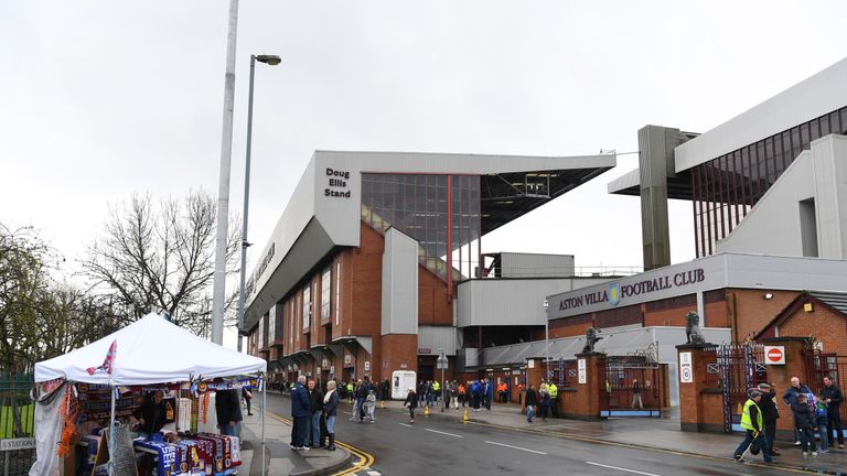 Aston Villa - Stadionname: Villa Park- Ort: Birmingham