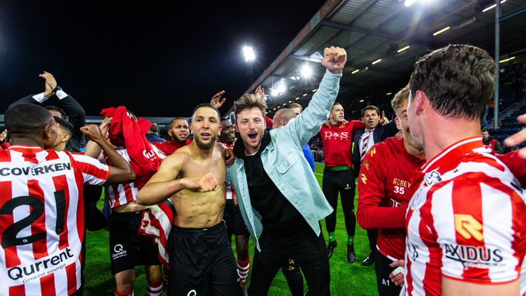 Sparta Rotterdam setzt sich in den Playoffs durch und steigt nach Twente Enschede als Tabellenzweiter in die Eredivise auf.