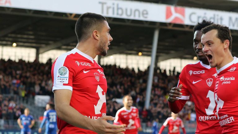 In Frankreich haben es in diesem Jahr nur zwei Mannschaften in die erste Liga gepackt. Neben Metz schafft es auch Stade Brest nach sechs Jahren in der Ligue2 wieder aufzusteigen. 