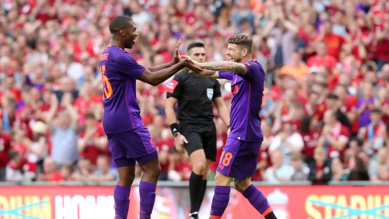 Daniel Sturridge und Alberto Moreno (r.) verlassen den FC Liverpool.