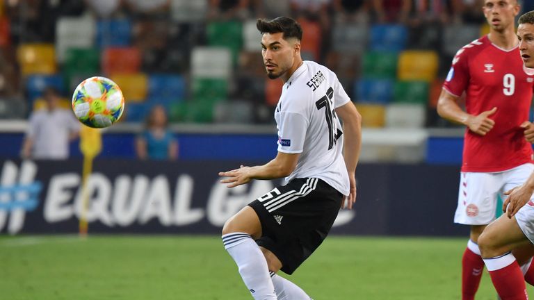 Suat Serdar: Der schüchterne Schalker wurde von Kuntz zweimal eingewechselt. Bei seinem Auftritt gegen Österreich passte er sich der mäßigen Leistung des Teams an.