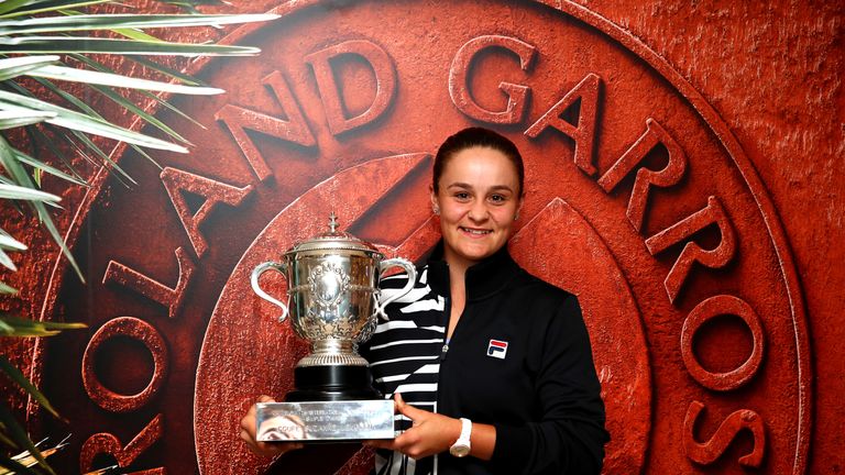 Ashleigh Barty gewinnt gegen Marketa Vondrousova in zwei Sätzen.