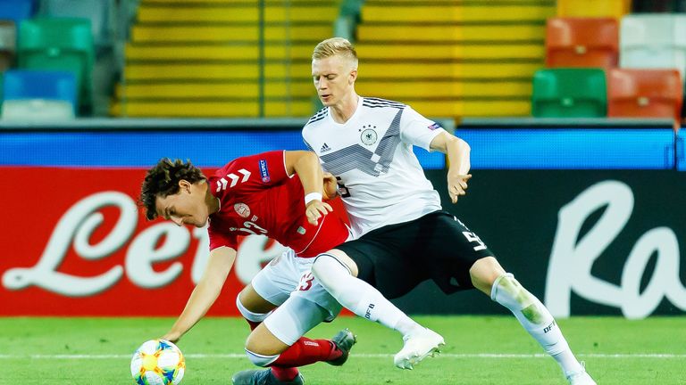 Timo Baumgartl: Der Innenverteidiger profitiert von der Ausstrahlung seines Nebenmanns Jonathan Tah. In den ersten Spielen abgesehen vom verursachten Handelfer gegen Dänemark mit soliden Leistungen, gegen Österreich mit Unsicherheiten.