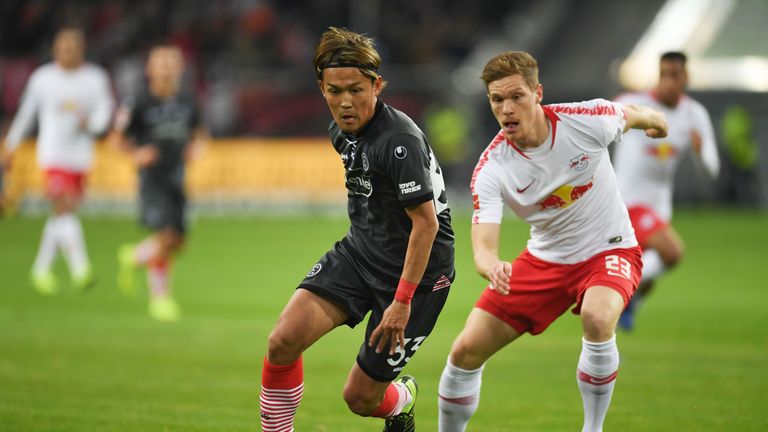 Takashi Usami verlässt den FC Augsburg und kehrt in seine Heimat zu Gamba Osaka zurück.