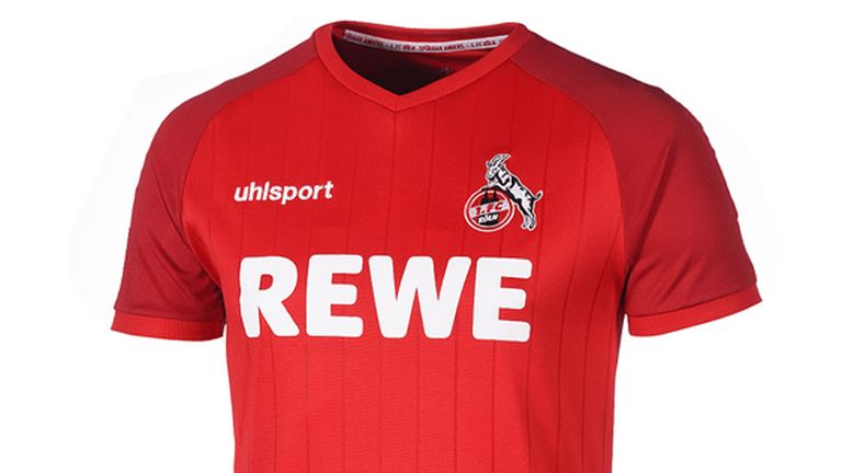 Das Auswärtstrikot des 1. FC Köln erstrahlt ganz in rot. (Quelle: fc-fanshop.de)