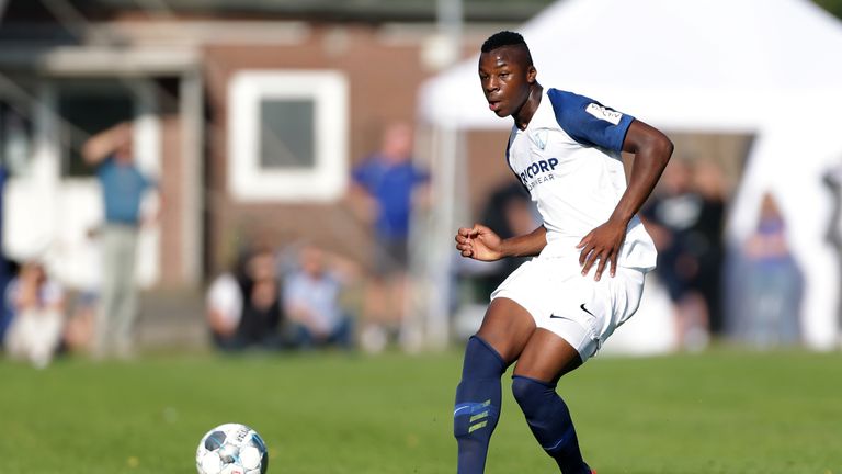 Der jüngste Spieler der 2. Liga ist das Abwehrtalent Armel Bella Kotchap. Der 17-Jährige trägt seit der U17 das Trikot des VfL Bochum. 
