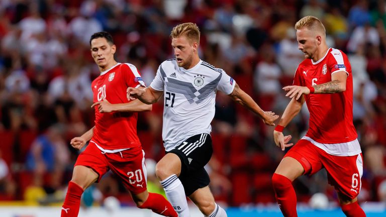 ... Auf längere Sicht könnte er auch ein Kandidat für die Nationalmannschaft werden, aber Konkurrenz auf der Sechs ist sehr groß.