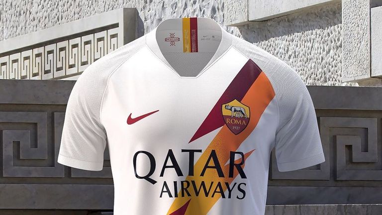 Das neue Heimtrikot des AS Rom hat einen rot-orangenen Blitz auf der Brust. Die Sonsoren bleiben weiter Nike und Qatar Airways. (Instagram: AS Rom)